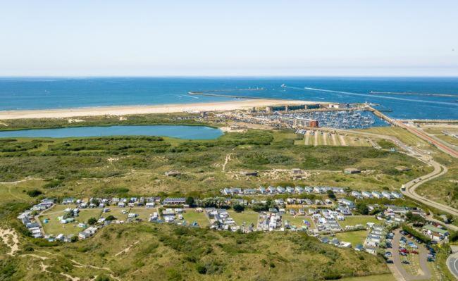 Campsite Luxe Duindoorn: Beachside Retreat Near F1 Circuit IJmuiden
