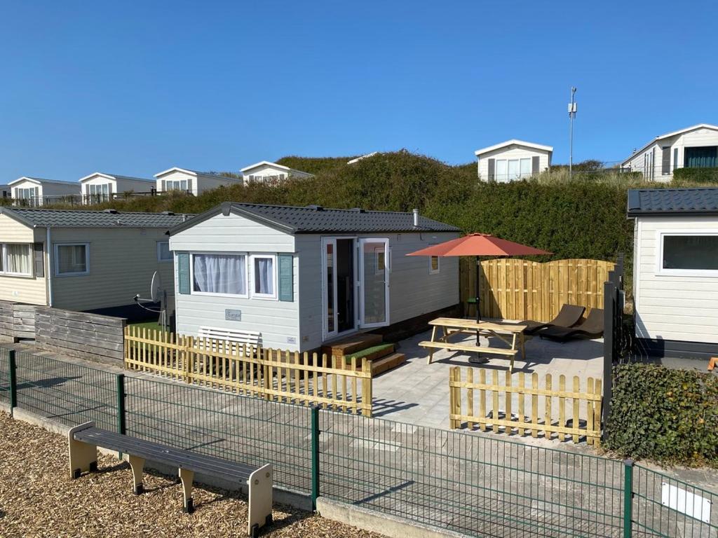 Campsite Luxe Duindoorn: Beachside Retreat Near F1 Circuit
