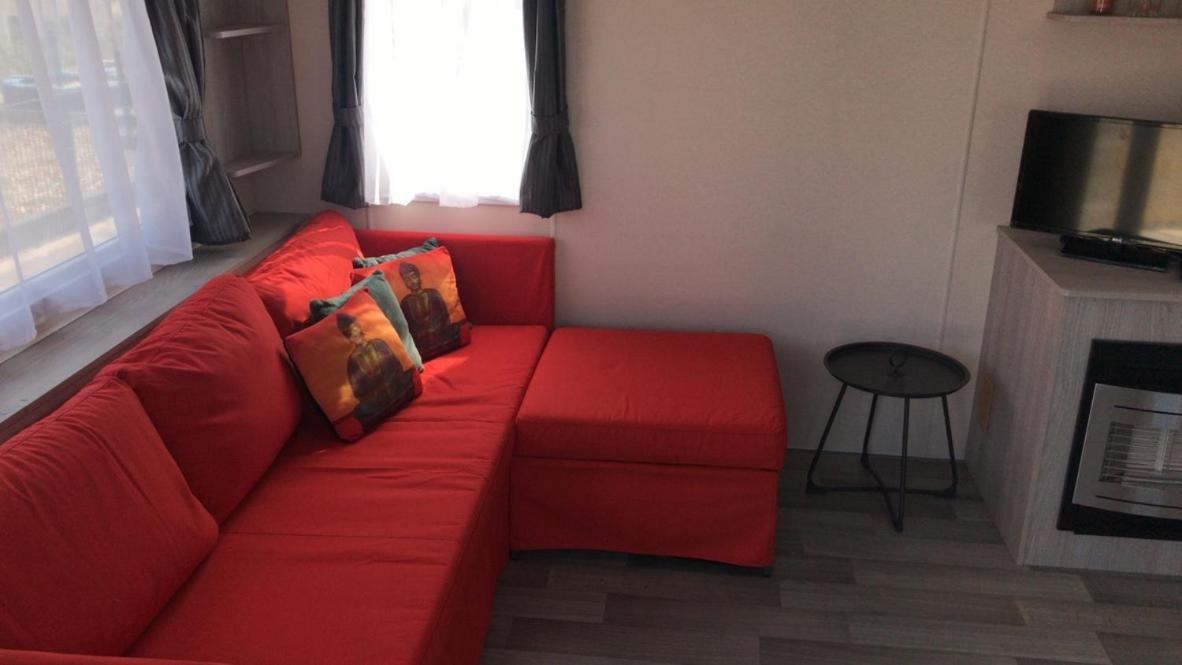 Luxe Duindoorn: Beachside Retreat Near F1 Circuit Campsite