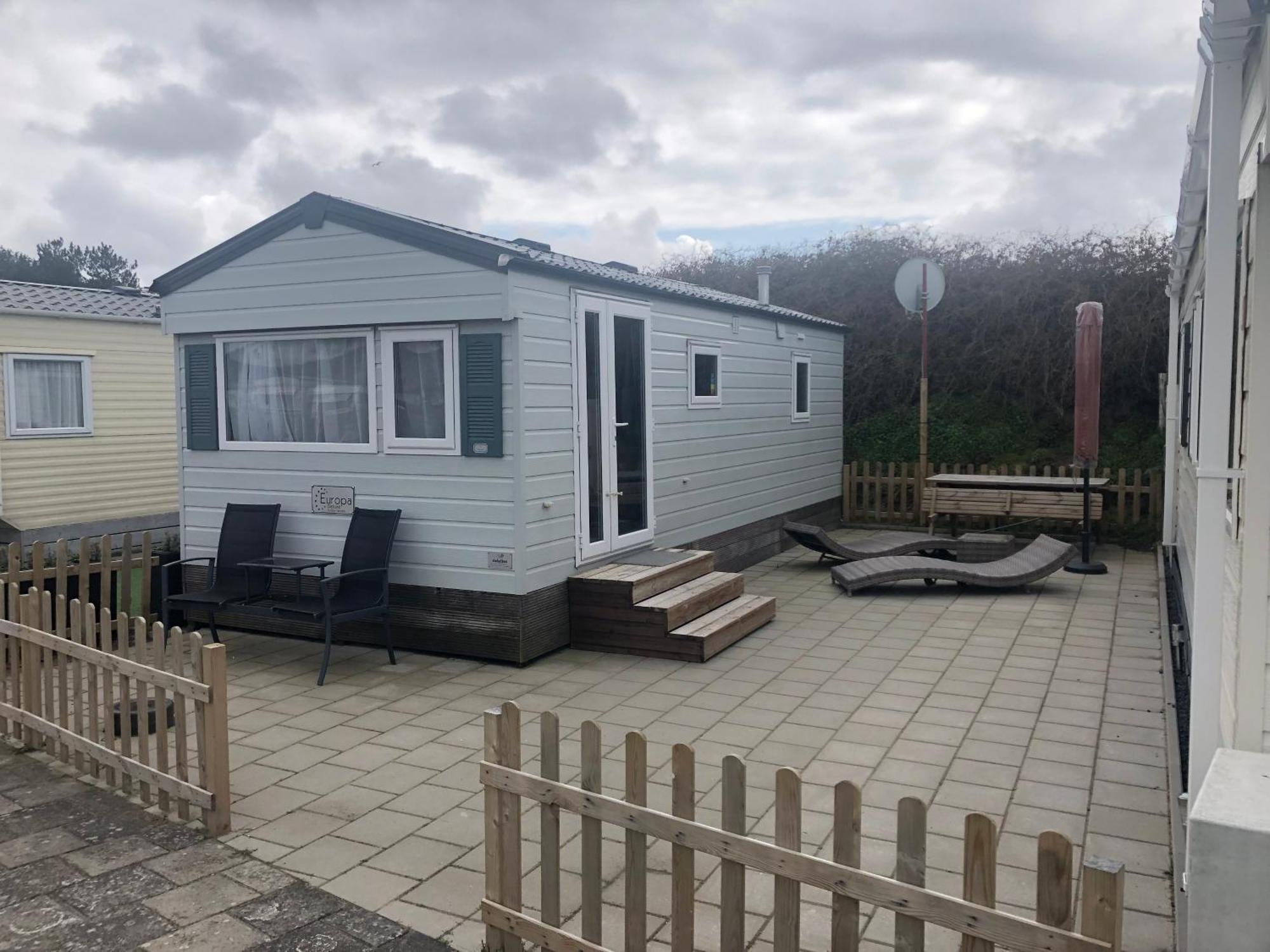 Luxe Duindoorn: Beachside Retreat Near F1 Circuit IJmuiden