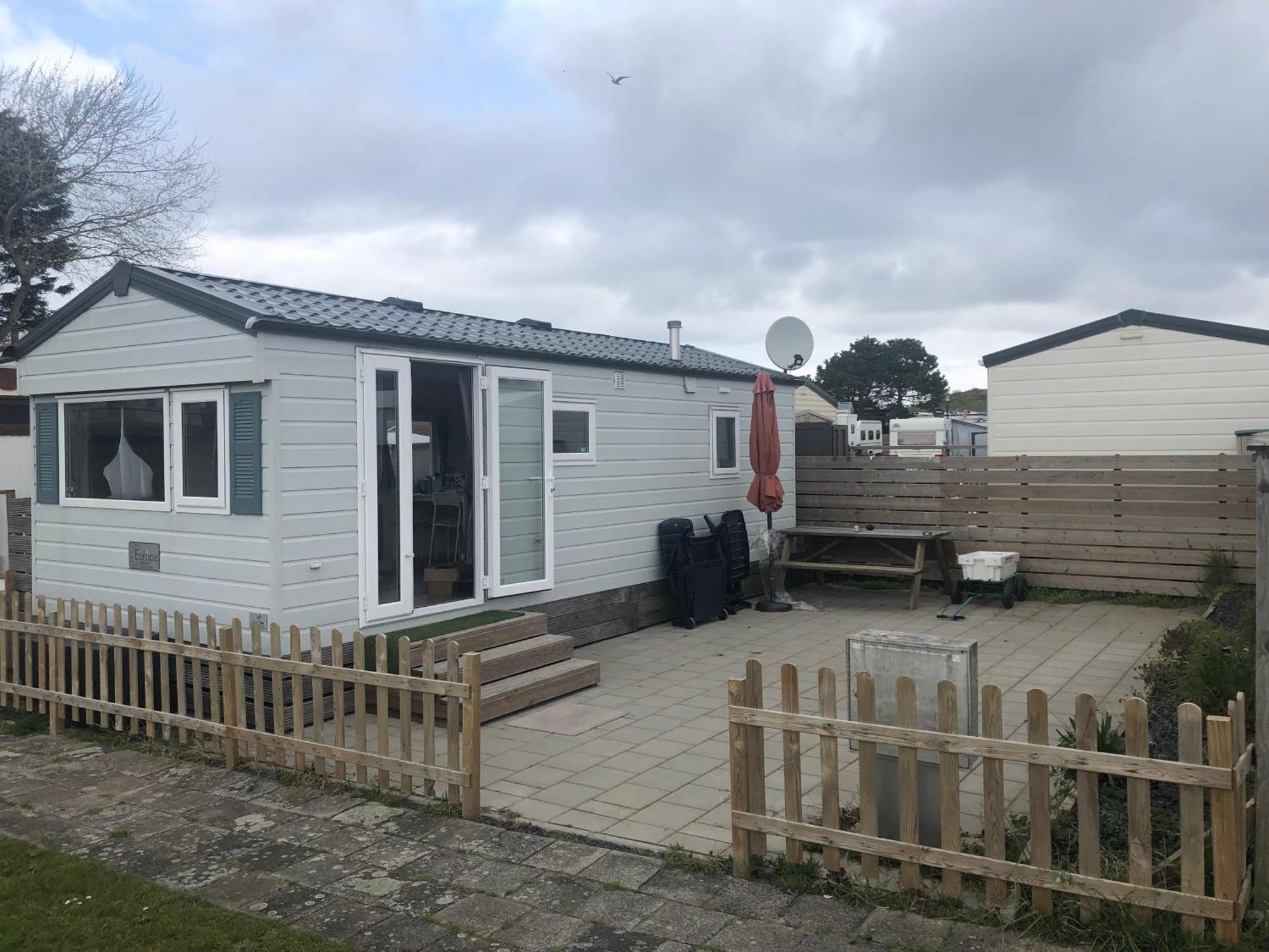Luxe Duindoorn: Beachside Retreat Near F1 Circuit Campsite
