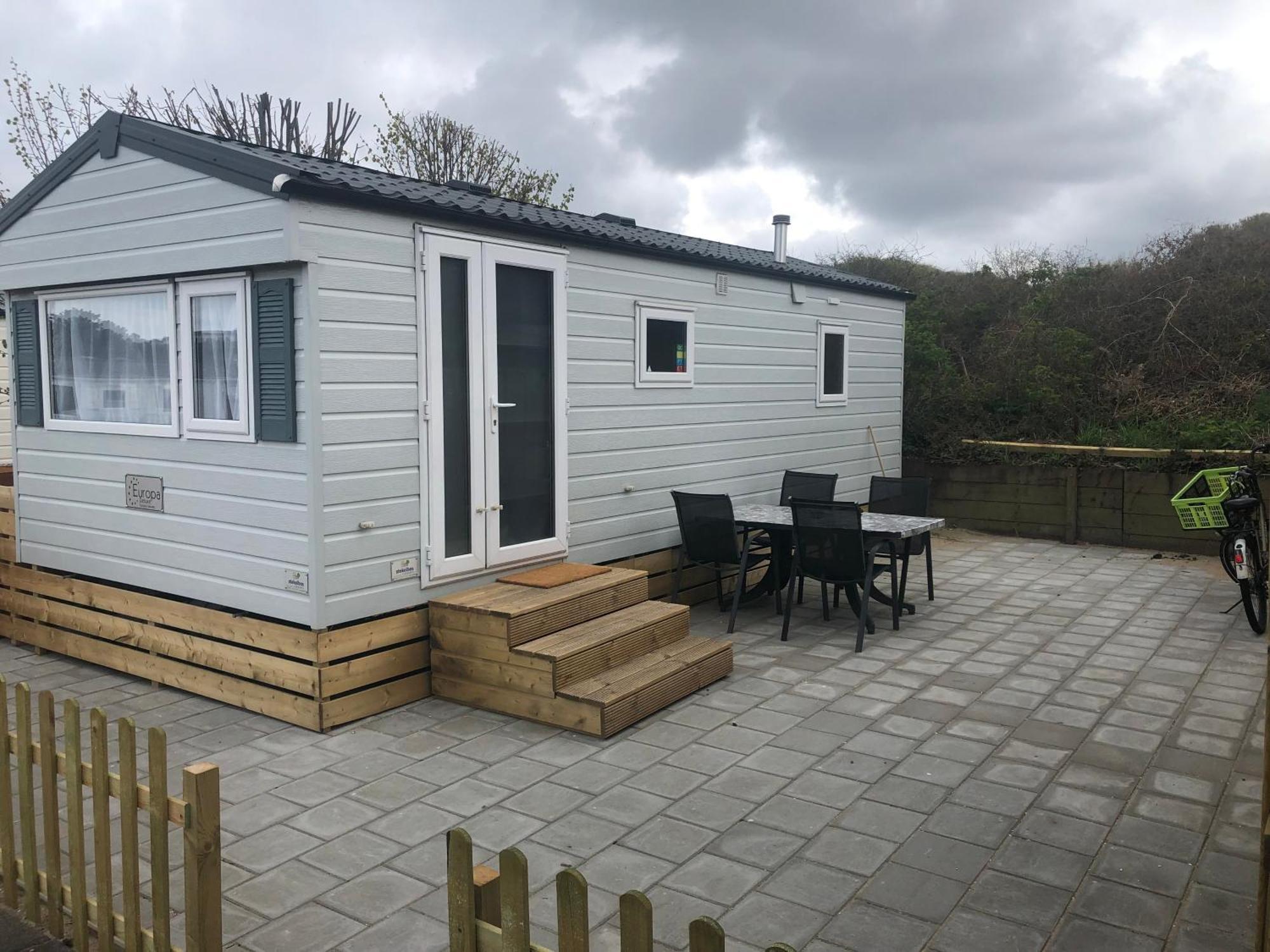 Campsite Luxe Duindoorn: Beachside Retreat Near F1 Circuit